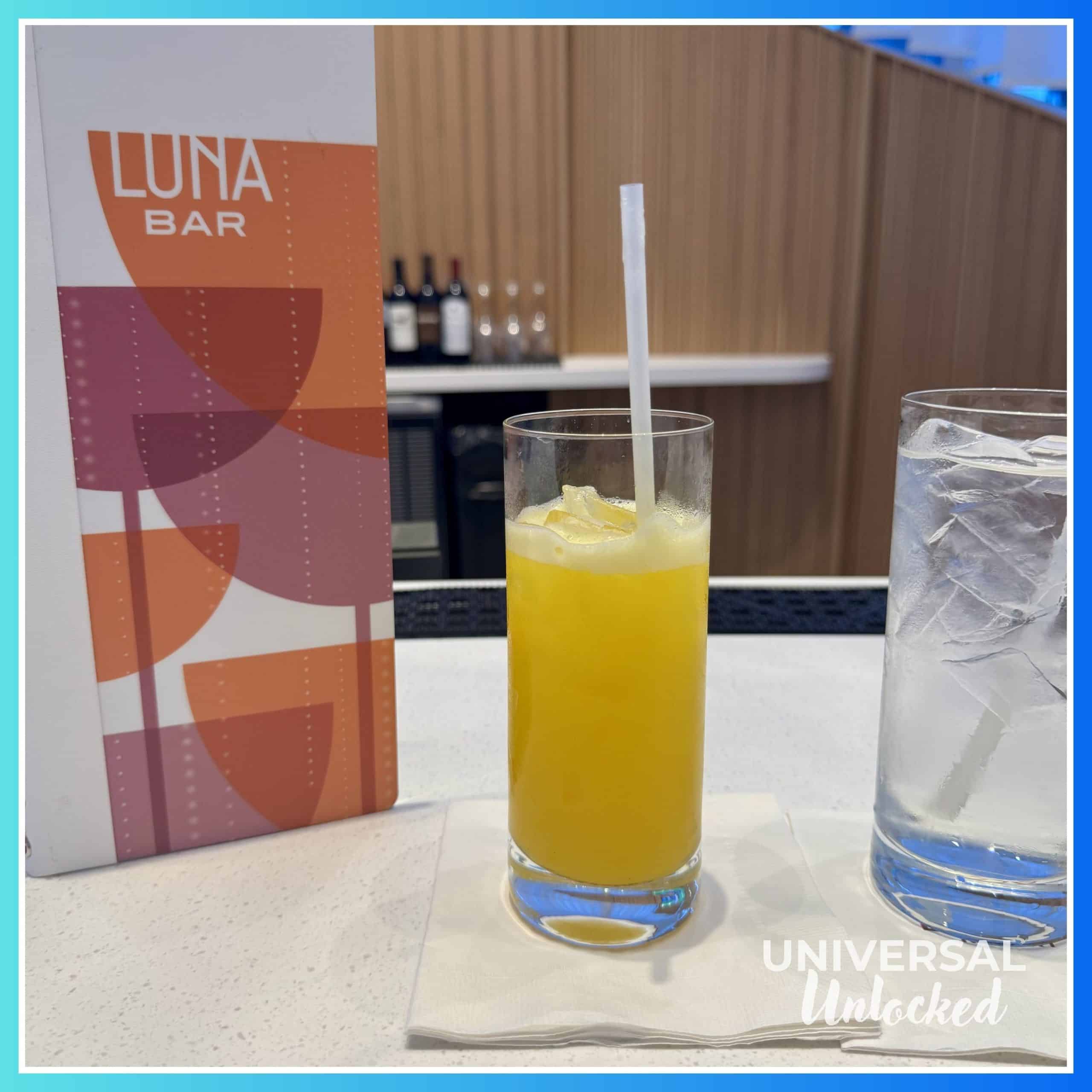 Craft cocktail at Luna Bar 