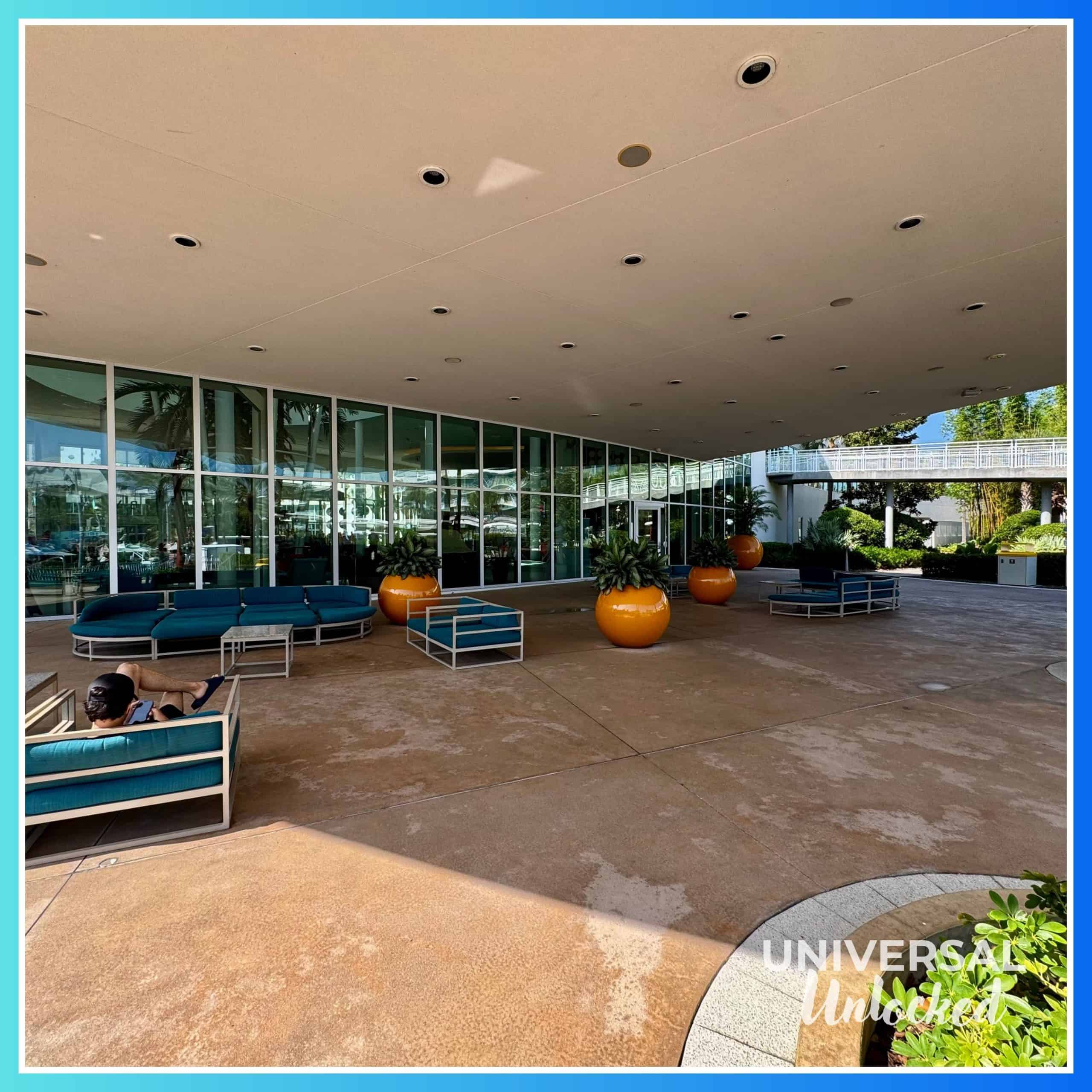 Outdoor lounge in the Cabana Courtyard