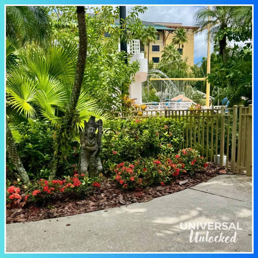 Shortcut gate from Bula Bar to the walking path